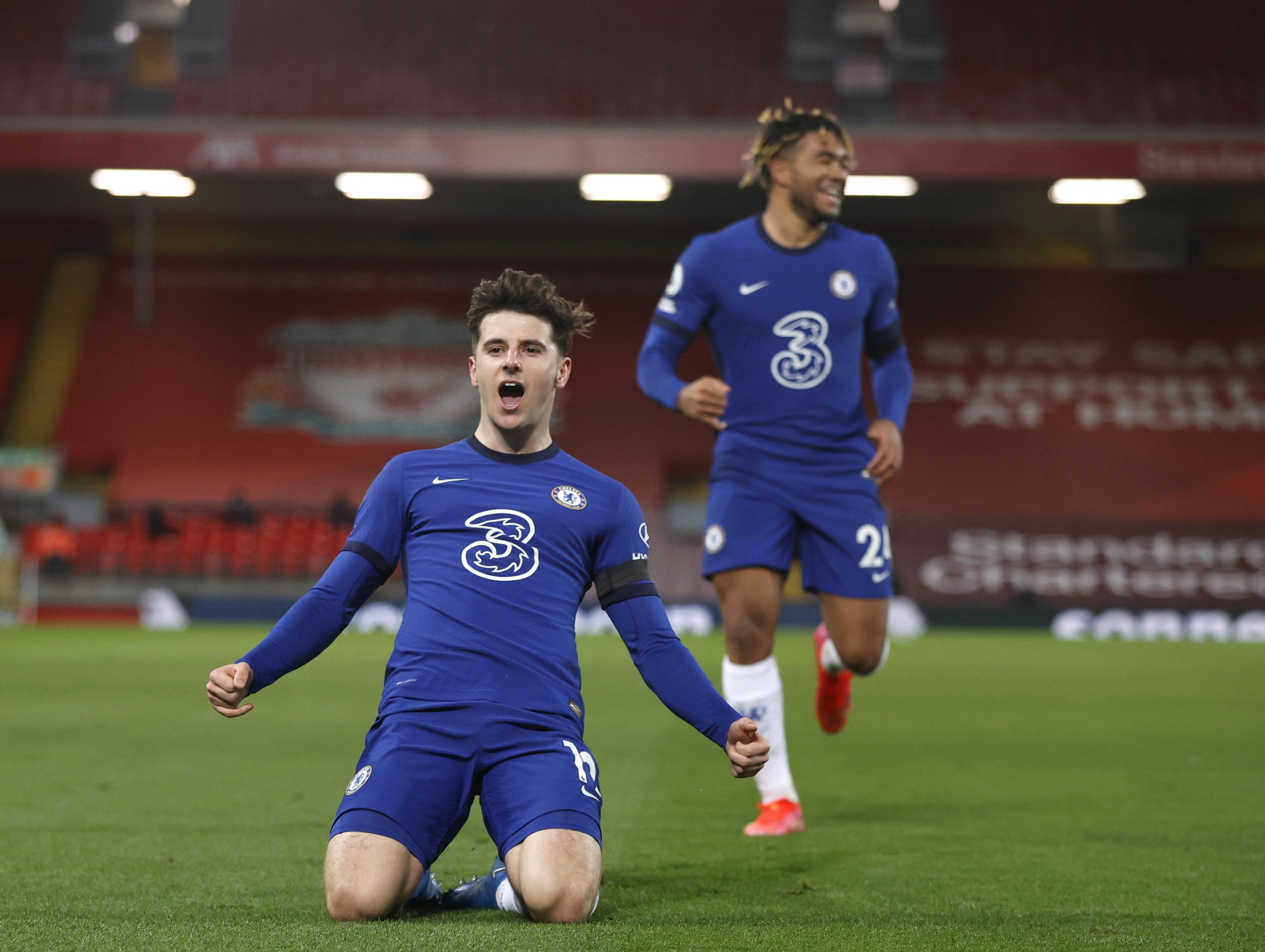 当她因为颜 当她因为颜